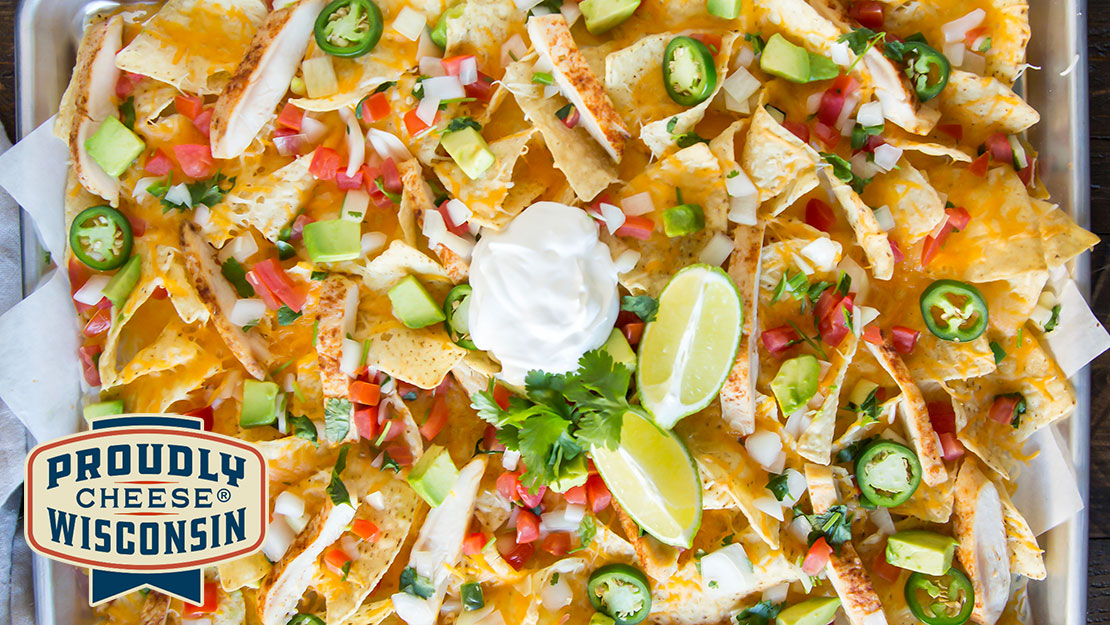 https://www.mypricechopper.com/Frontend/Media/Recipes/DFW-CheesyChickenNachos_Web_1110x625.jpg